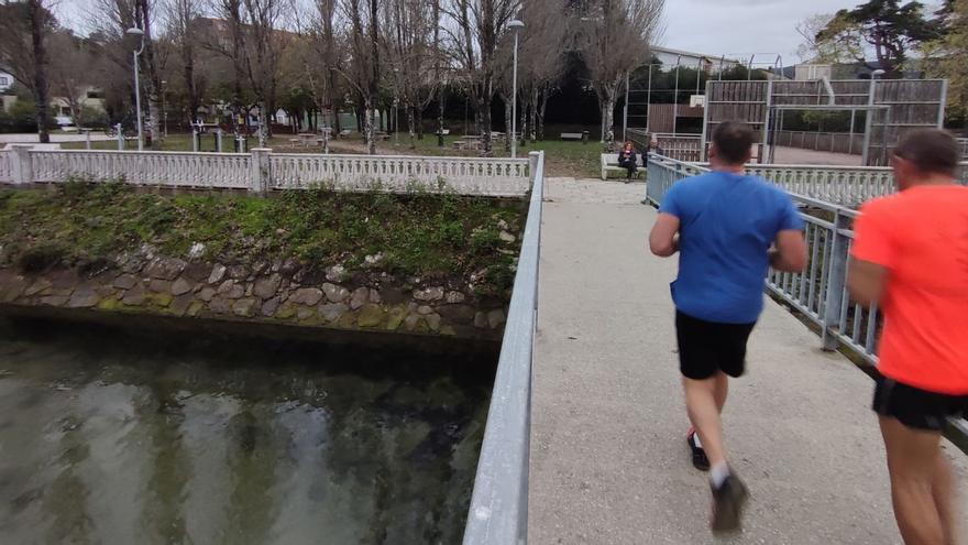 El Ejecutivo cangués quiere aprovechar la reforma del parque de Aldán para sustituir las tuberías deterioradas. | Santos Álvarez