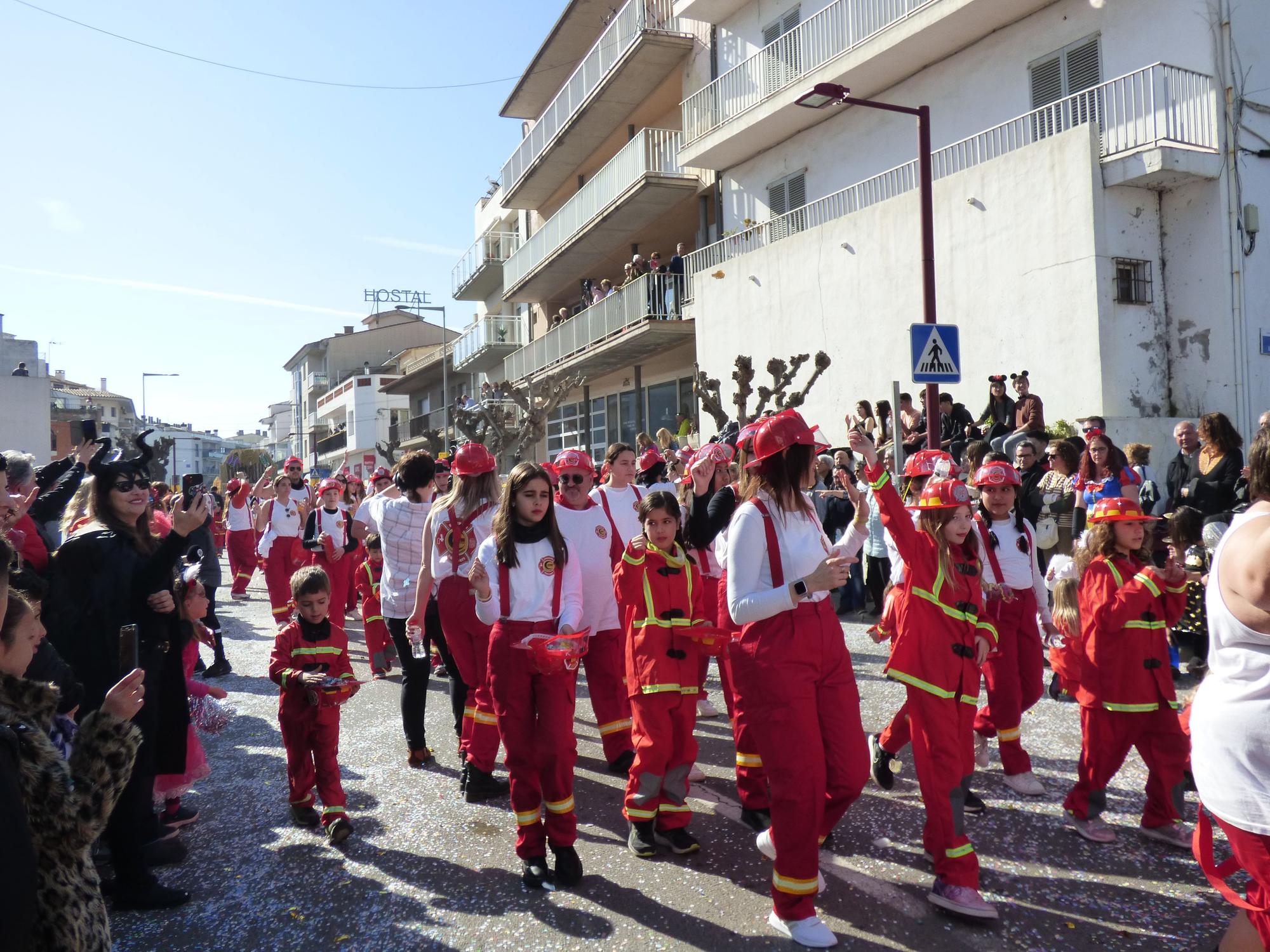 L'Escala vibra amb una rua de carnaval carregada d'imaginació