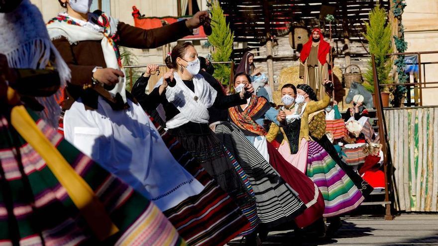 Alcoy da el pistoletazo de salida a su Trilogía del Nadal con el desfile de les Pastoretes