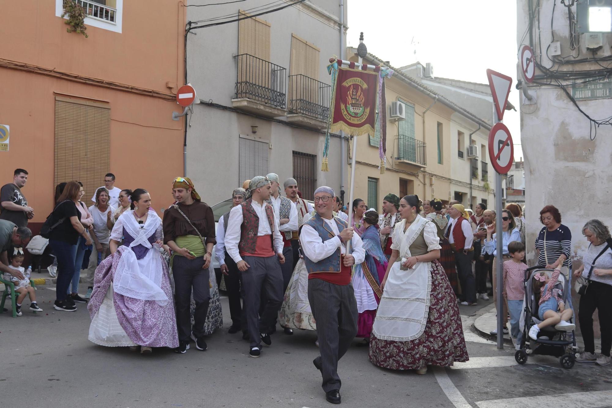 La tradicional visita a las fallas de Xàtiva en imágenes