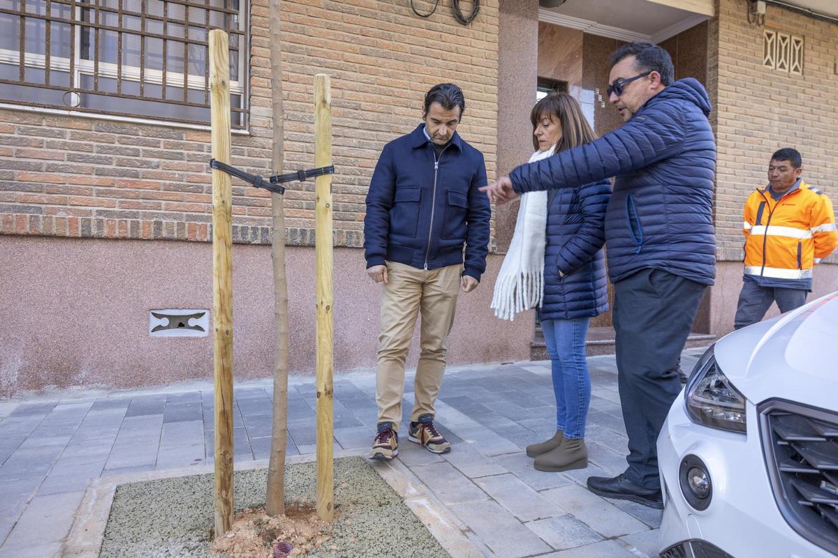 Un momento de la visita a la reurbanización