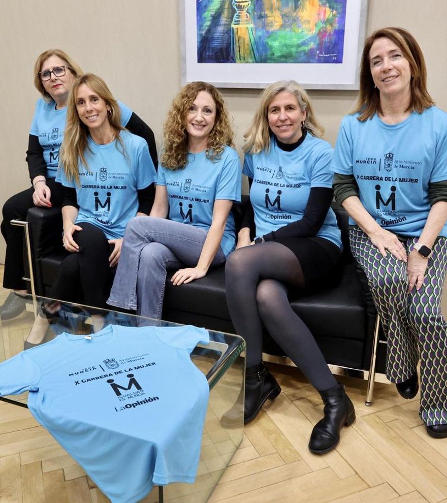 Las concejalas del Ayuntamiento de Murcia, con la Carrera de la Mujer