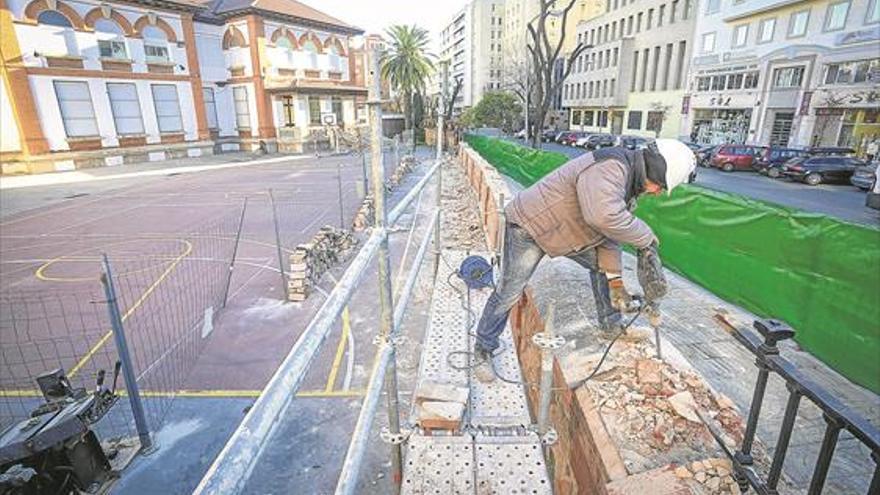 La reconstrucción de parte del muro del General Navarro genera polémica