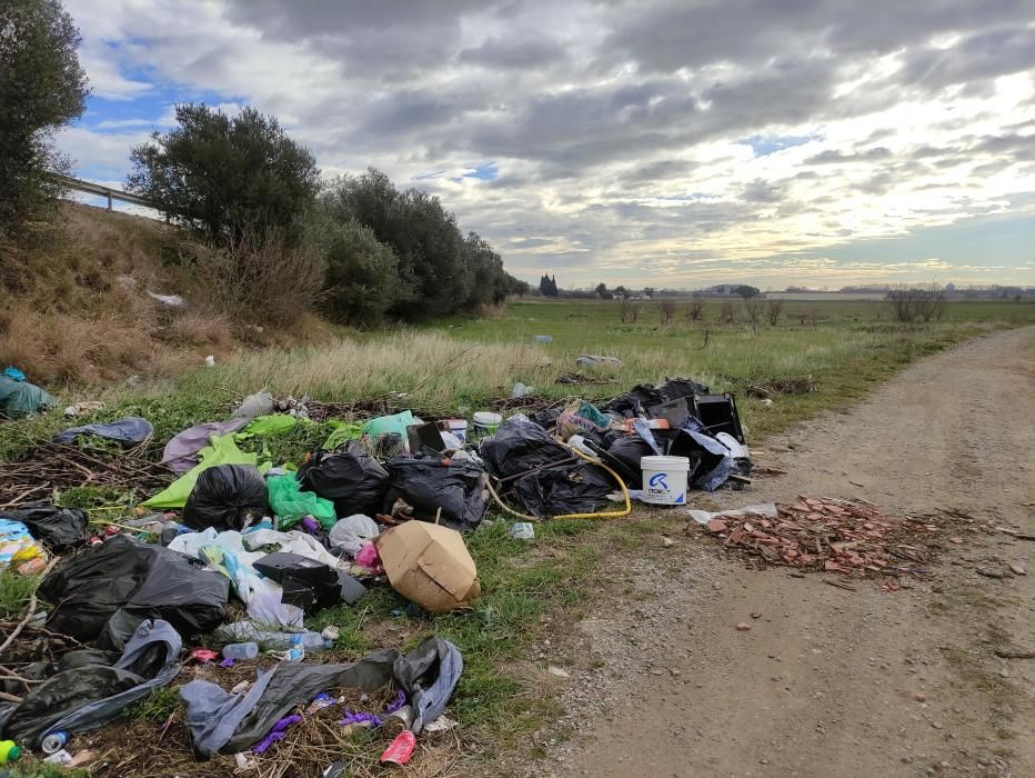 El confinament perimetral redescobreix l'incivisme en els camins