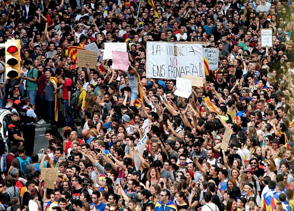 Manifestacions multitudinàries a Barcelona per la vaga general del 3-O