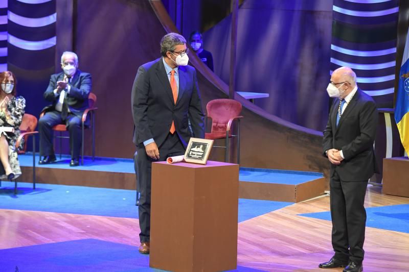 Acto de entrega de honores y distinciones del Cabildo.