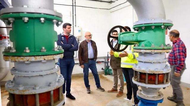 Gonzalo Louzao y Óscar Durán durante una visita a la ETAP de Parada. | CEDIDA