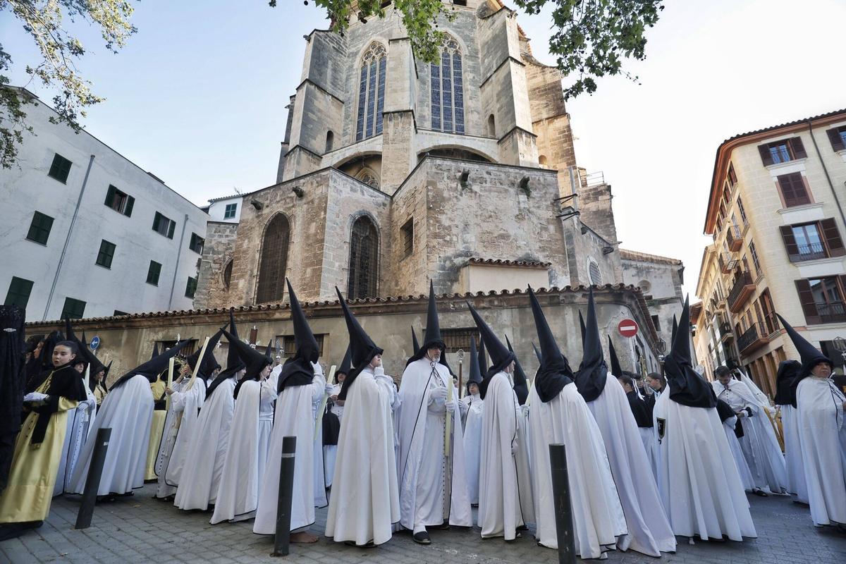 El Sant Enterrament concluye las procesiones en Palma