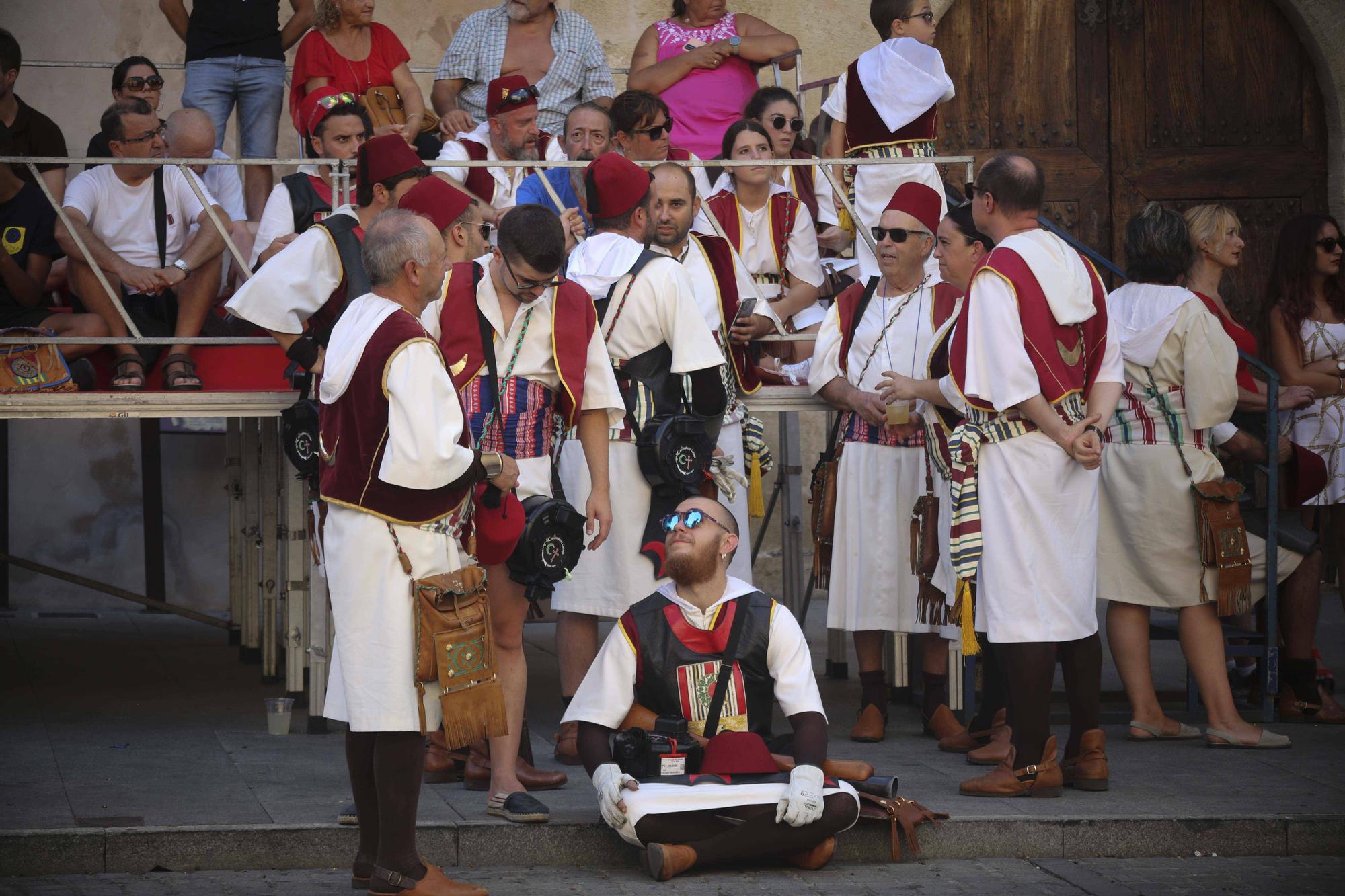 Cocentaina cierra con una masiva respuesta los Moros y Cristianos del reencuentro tras la pandemia