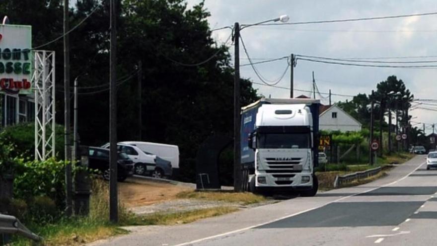 El local de alterne se encuentra en la recta de A Goulla, en Meis