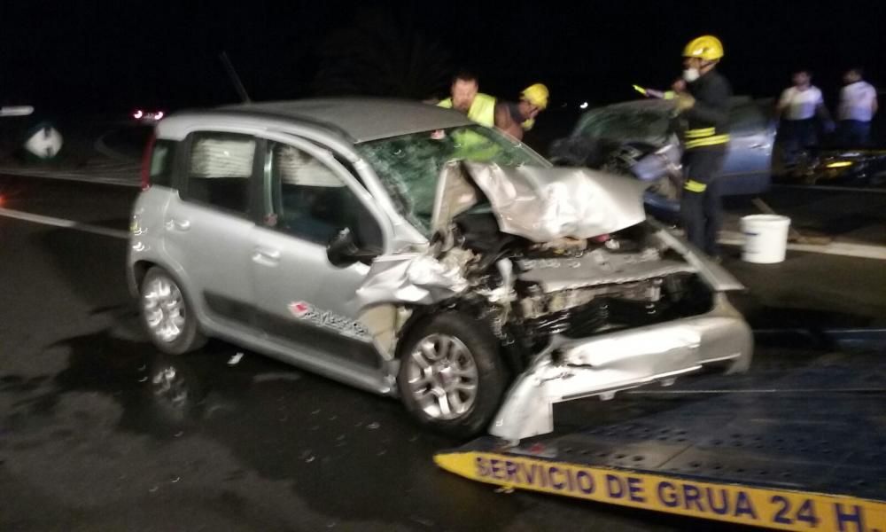 Tres heridos de gravedad en una colisión frontal en Lanzarote