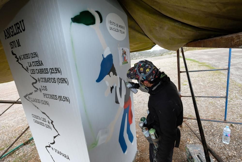 Trabajo de pintura en el monolito de la cima Angli