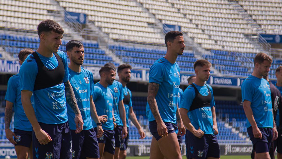 Entrenamiento del Tenerife en el Heliodoro.