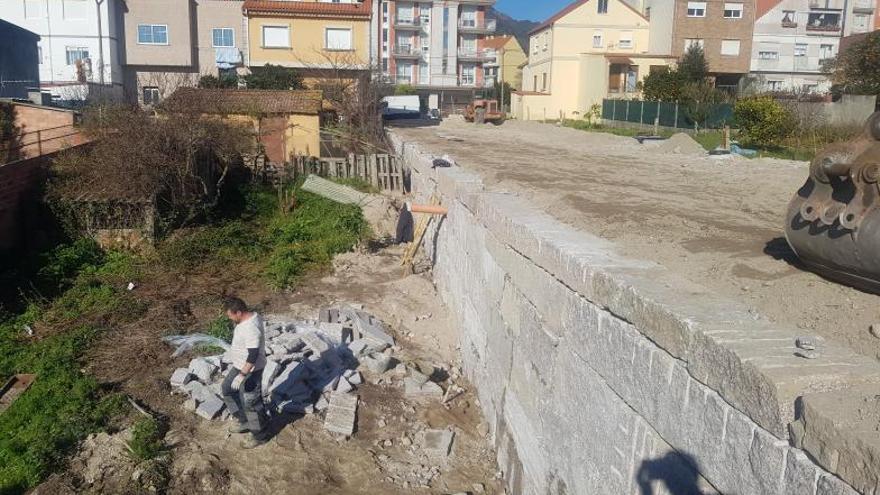 Las obras de urbanización de los terrenos de Sisalde que está acometiendo el Concello.