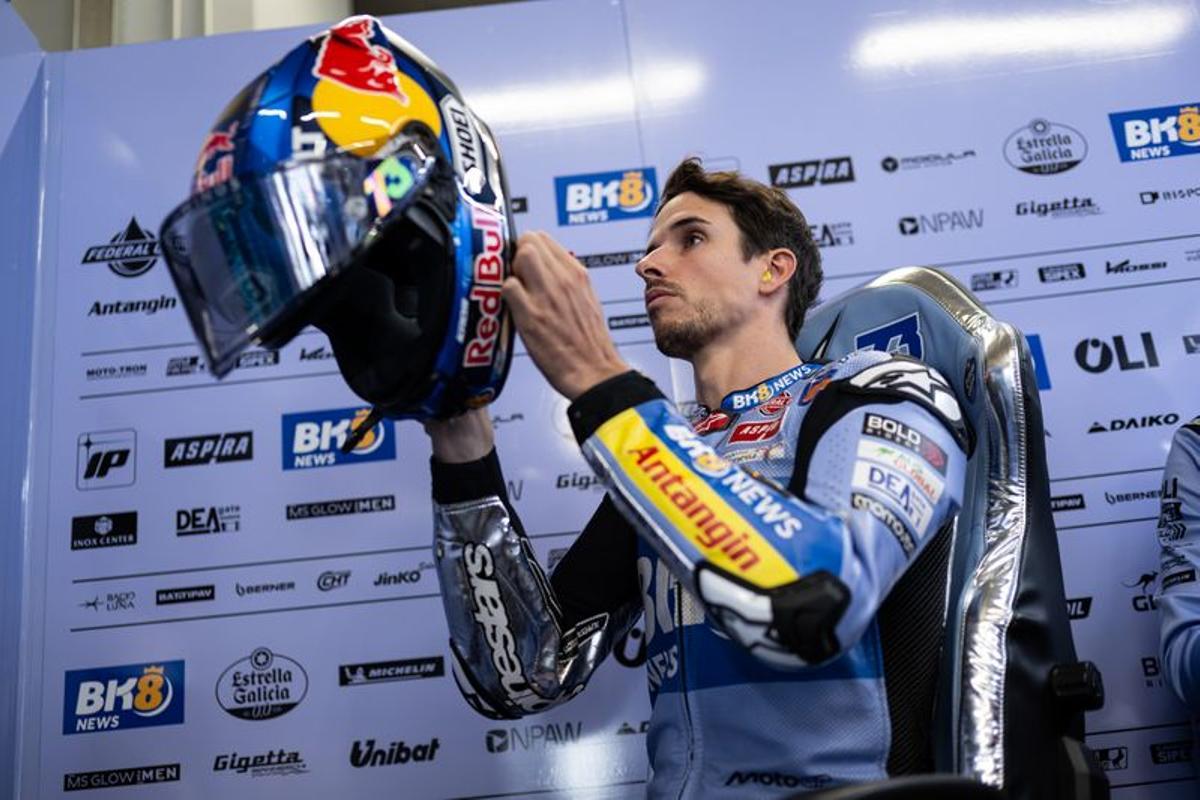 Àlex Márquez se prepara, en Assen, para salir a pista con la Ducati del team Gresini. Àlex Márquez se prepara, en Assen, para salir a pista con la Ducati del team Gresini.