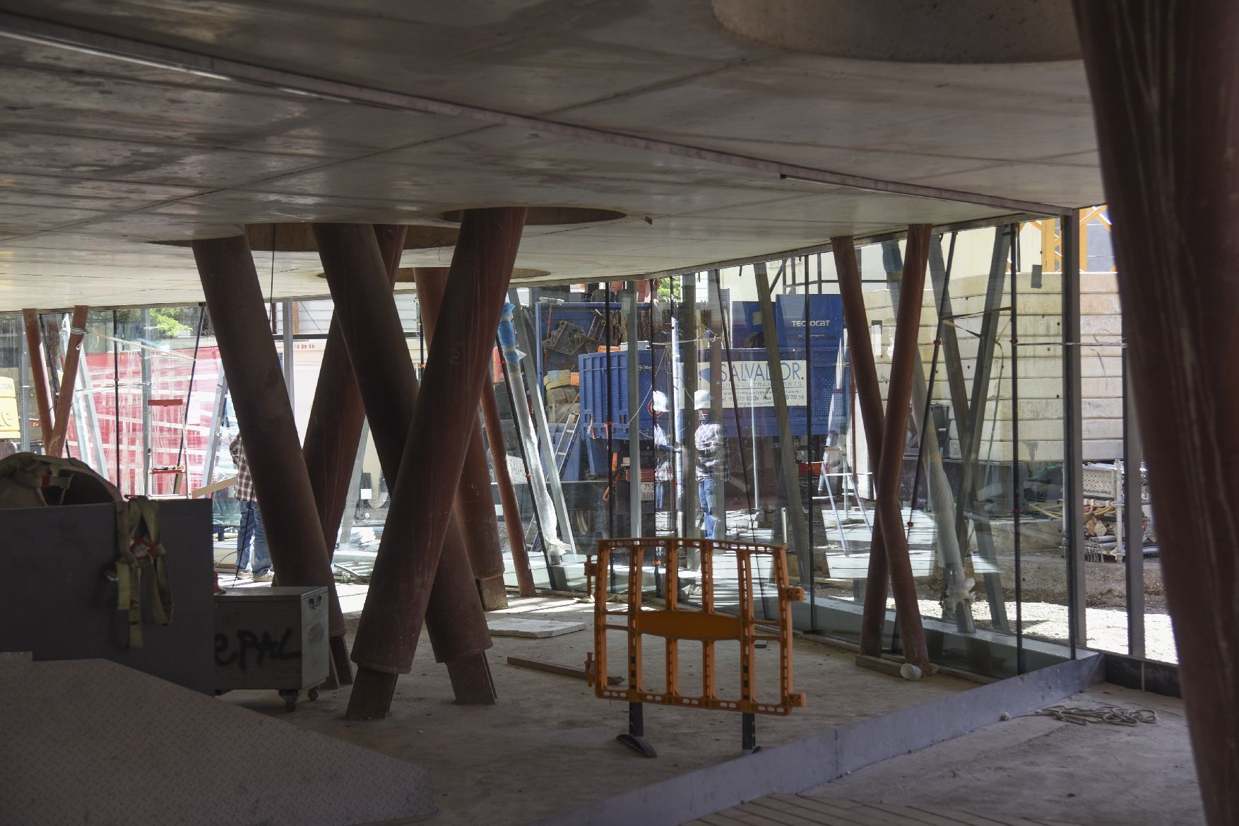 Recobreixen de peces d’alumini l’estructura de la futura entrada al Museu de Manresa