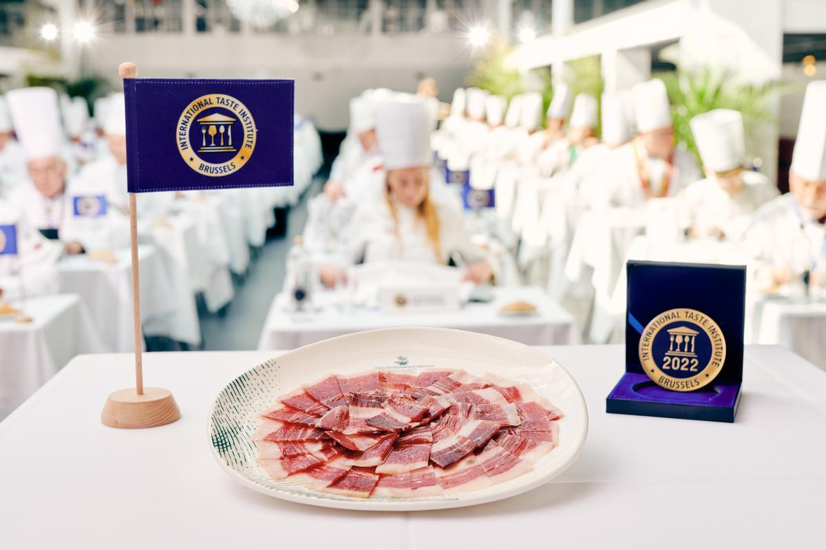 Tres estrellas de oro en los Superior Taste Award para los jamones Sánchez Romero Carvajal