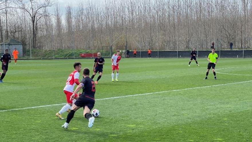 Gonpi en una acció del partit.