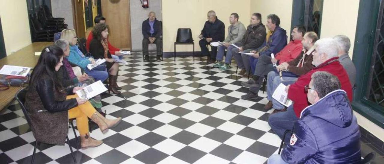 Una reunión convocada por el BNG para analizar el conflicto. // Santos Álvarez