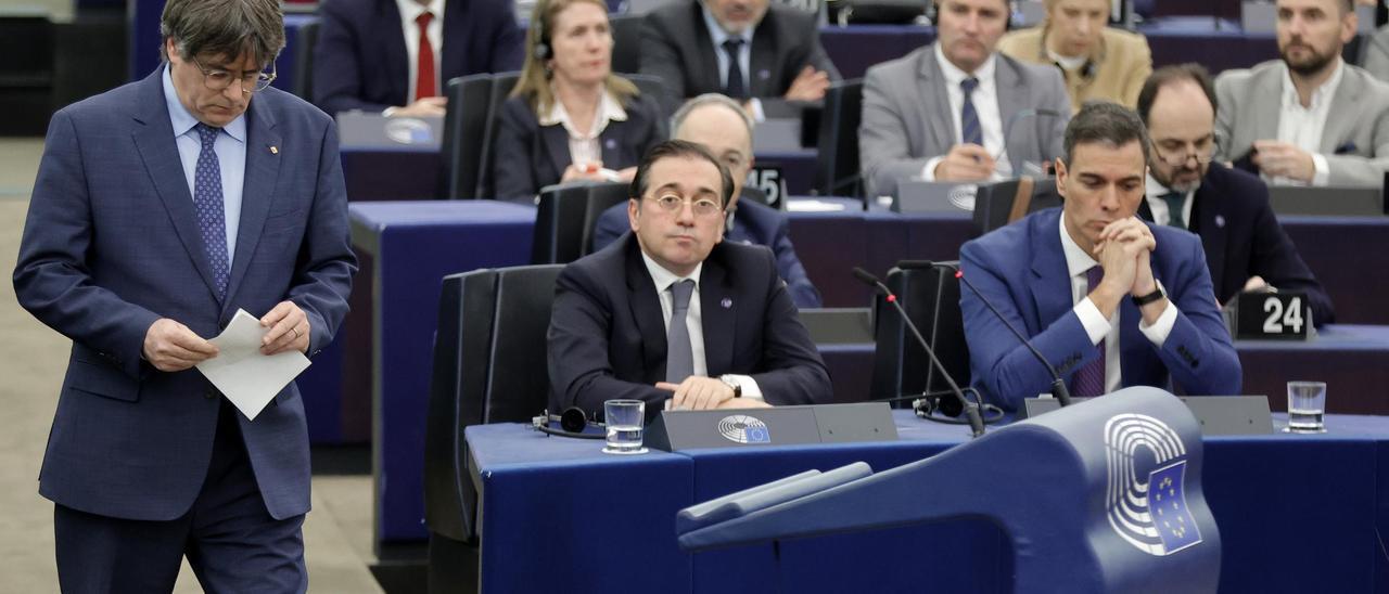 Carles Puigdemont y Pedro Sánchez, en el Parlamento Europeo.