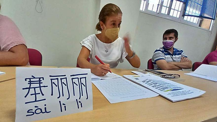 Durante la duración de la formación, además del inglés, estos quince asistentes emplearán hasta 120 horas en el aprendizaje del chino; la grafía, los sonidos asociados a su pronunciación y las bases para el uso de un idioma altamente demandado en el contexto empresarial internacional hoy día.