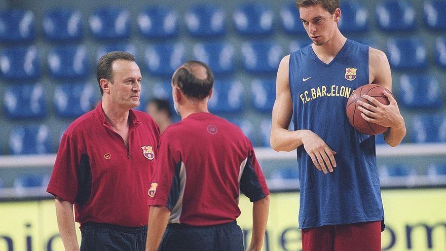 Aíto junto a Pau Gasol, durante su etapa juntos en el Barcelona, en 2001.