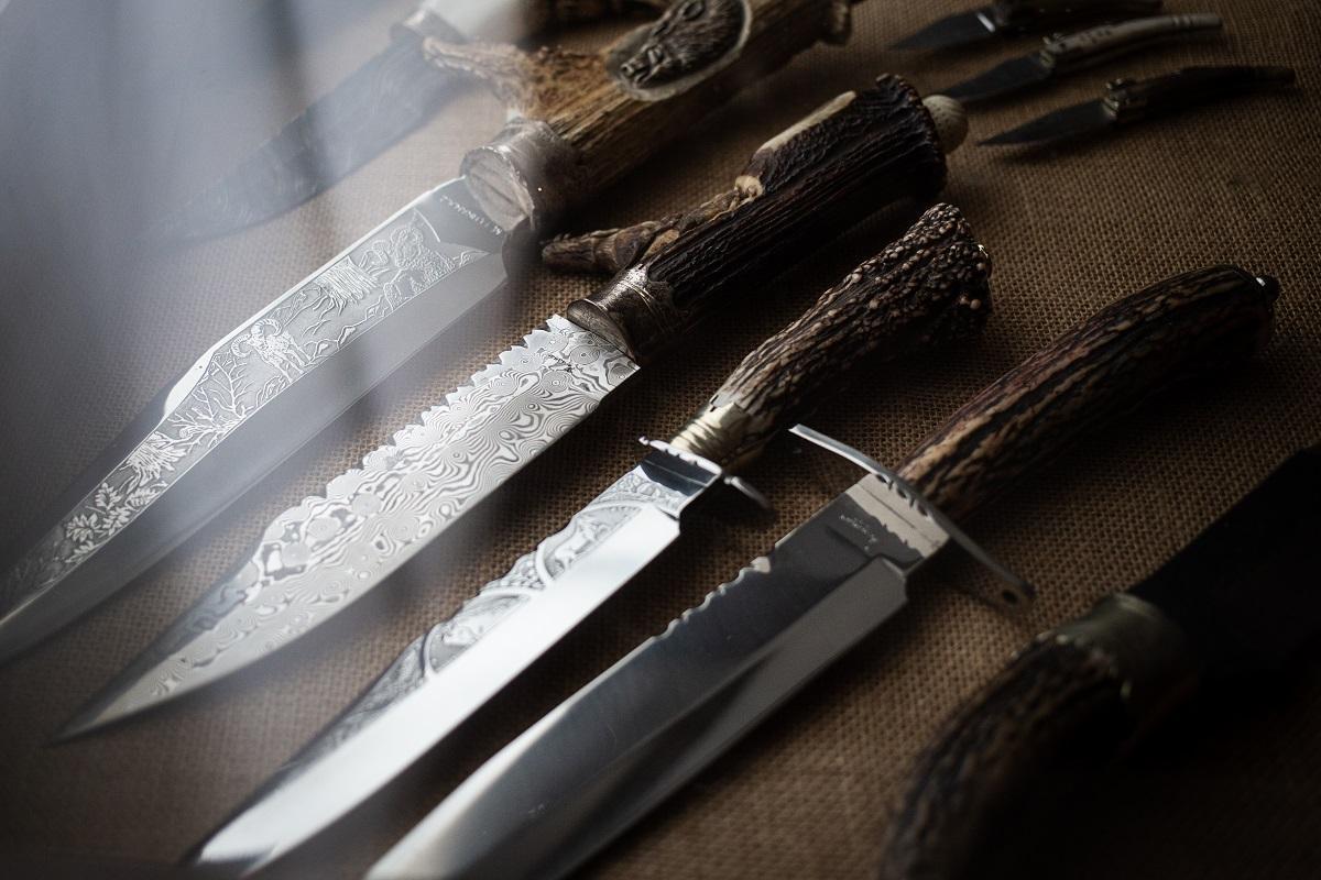 Cuchillos hechos por el cuchillero Manuel Fernández Rovira, galardonado como Mejor Joven Promesa por el Circulo Fortuny.