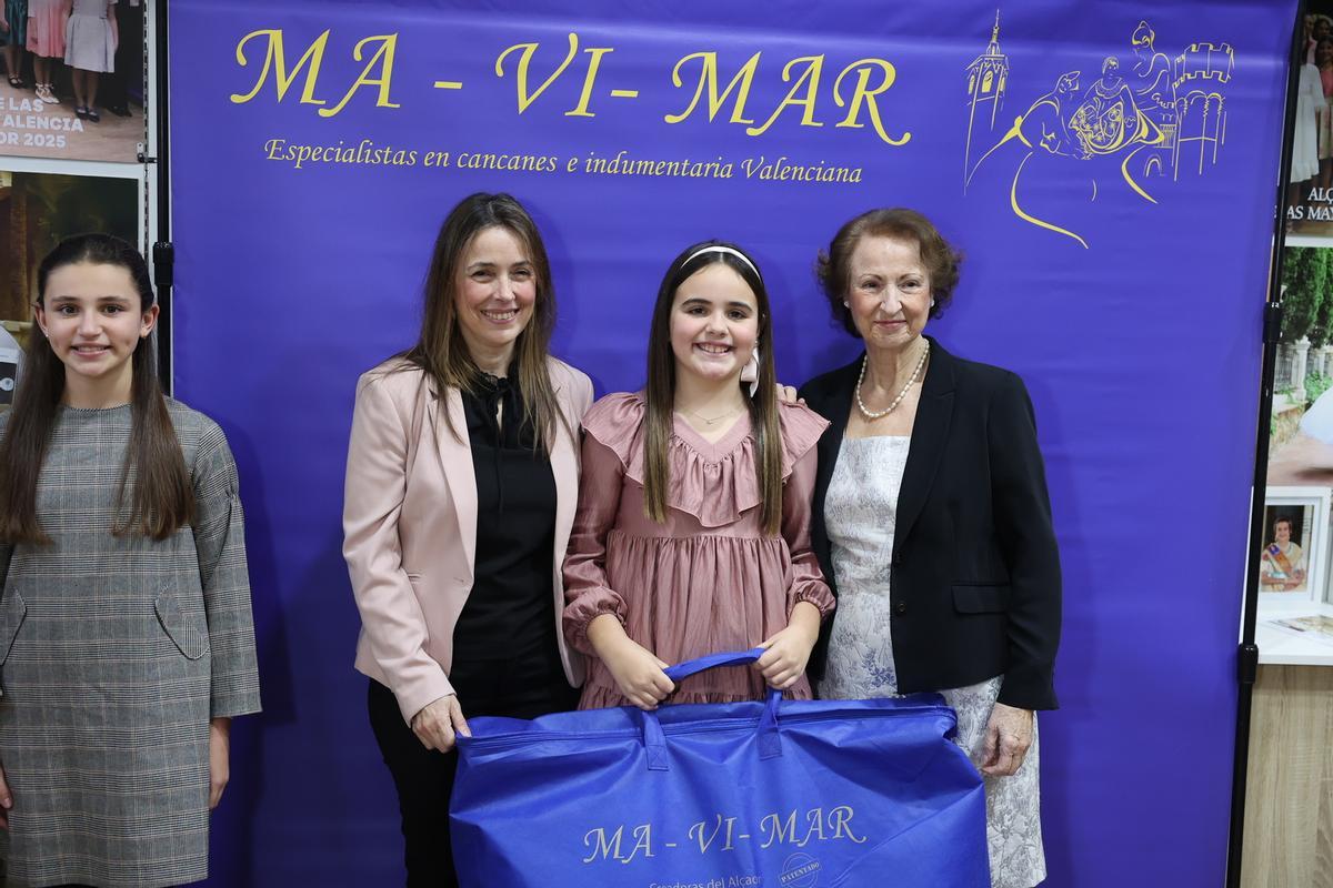 Mavimar entrega los cancanes del traje Siglo XVIII