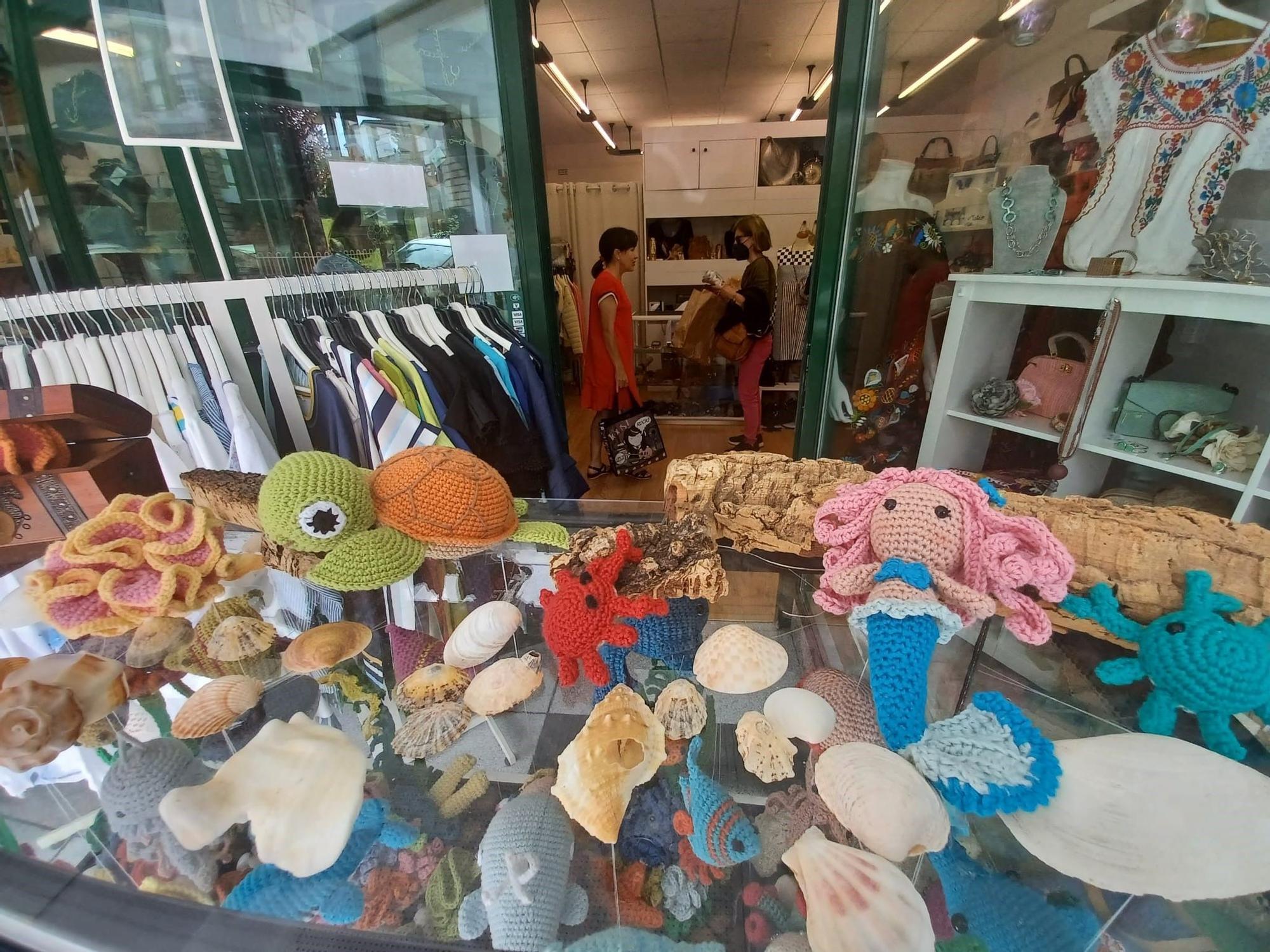 Crochet "subamarino": así es el acuario de ganchillo hechopor artesanas de Pola de Siero