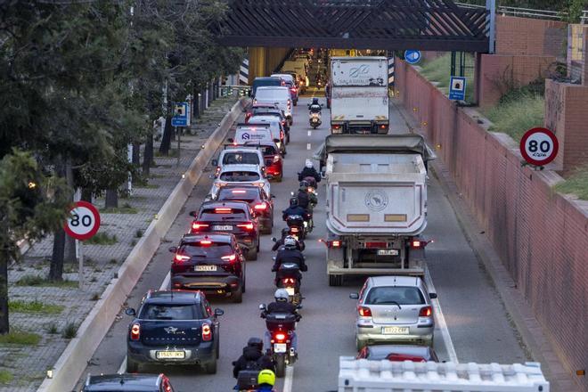Tráfico y transporte público en Barcelona, en directo: última hora de las retenciones y las incidencias en Rodalies, metro y autobuses
