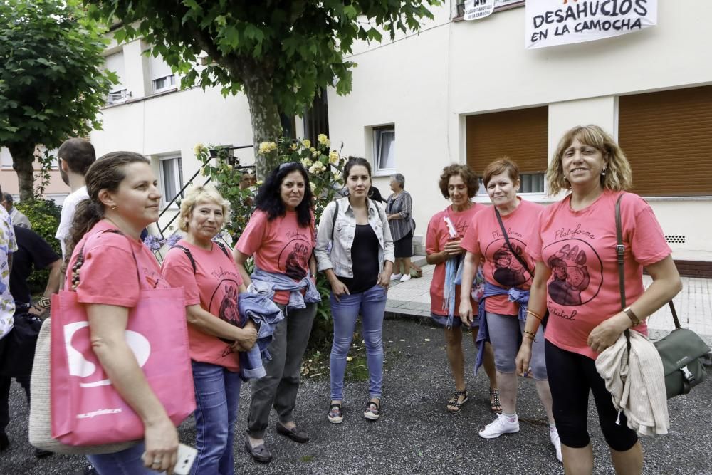 Acción solidaria con vecinos de La Camocha