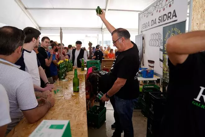 La Feira da Sidra de A Estrada crece vaso a vaso