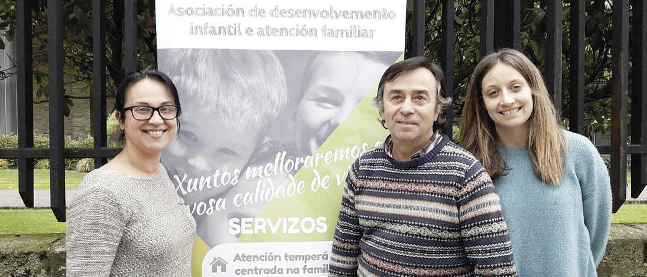 De iz. a dcha., Raquel Rodríguez, Jose Cardama y Elisabet Estévez, fundadores de ADIAF.