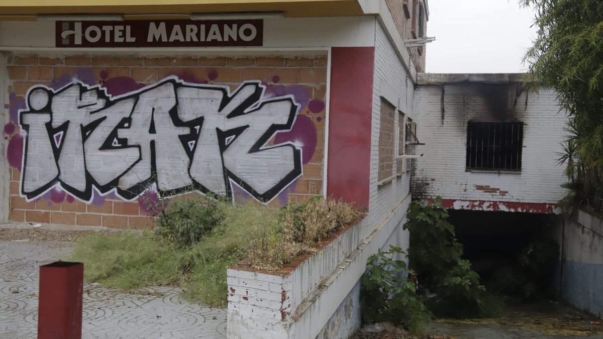 Estado del edificio de la antigua Venta Mariano esta mañana, tras el incendio.