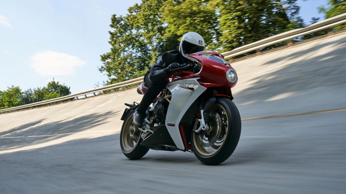 Probamos la MV Agusta Superveloce 800: Fuente de sensaciones