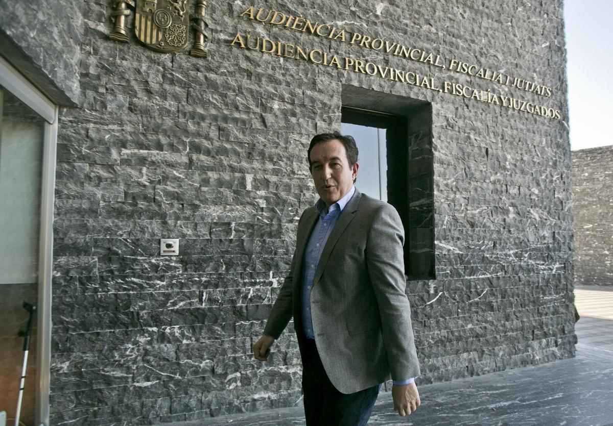 Juan Anguix en los juzgados de Elche, en marzo de 2019.