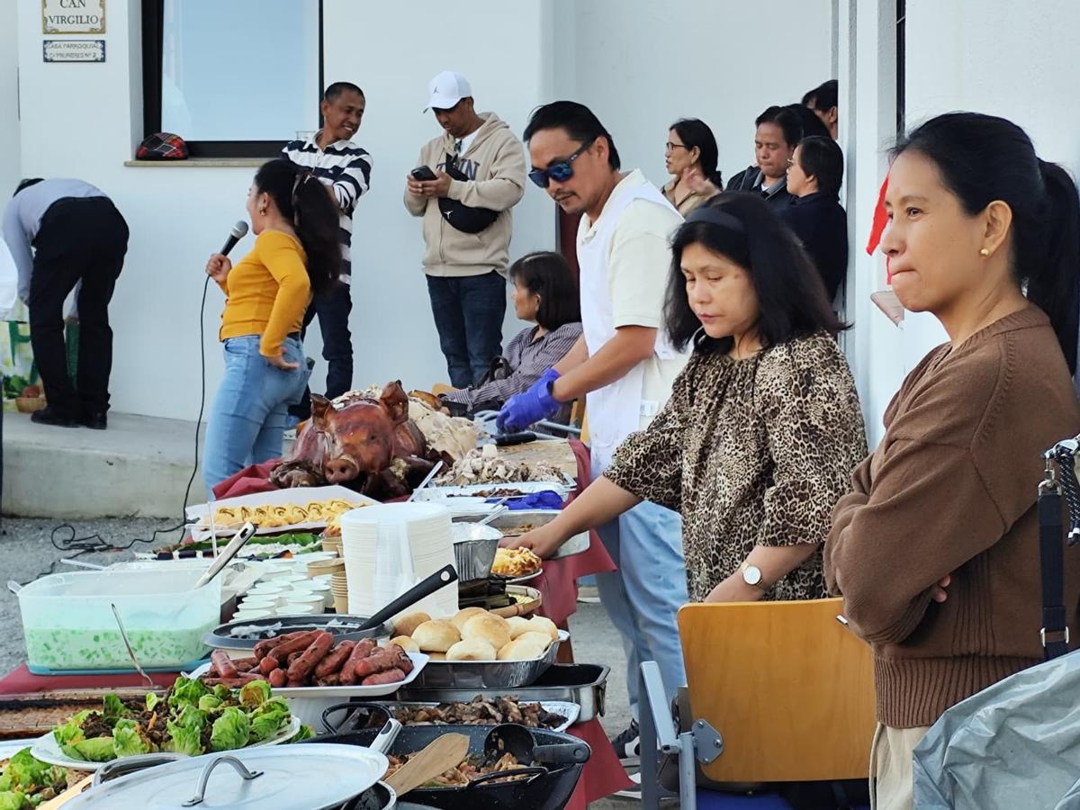 Para la ocasión tan especial han asado uin cerdo a la manera tradicional filipina.
