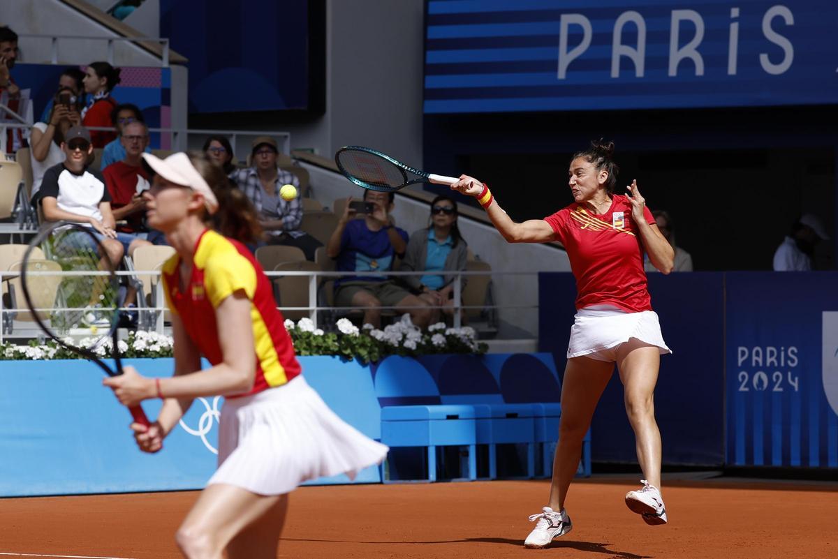 Cristina Bucsa y Sara Sorribes, durante el partido ante Karolina Muchova y Linda Noskova.