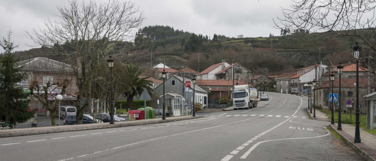 Vista del núcleo urbano de Dozón.