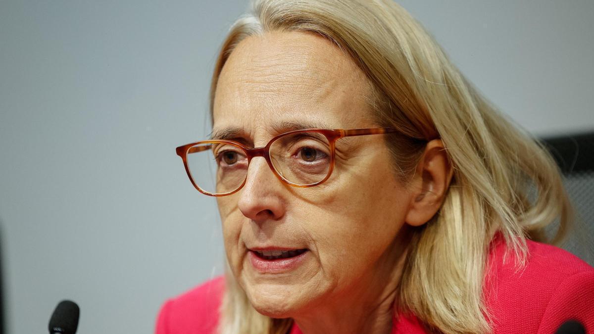 La presidenta de la Airef, Inés Olóndriz, durante la rueda de prensa de este miércoles.