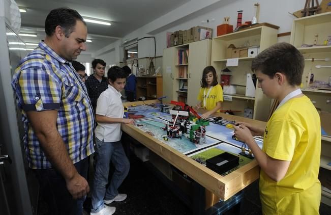 Alumnos del IES Salinas que lograron un premio con su proyecto científico para reutilizar chicles - Lanzarote - Adriel Perdomo - 04-03-16