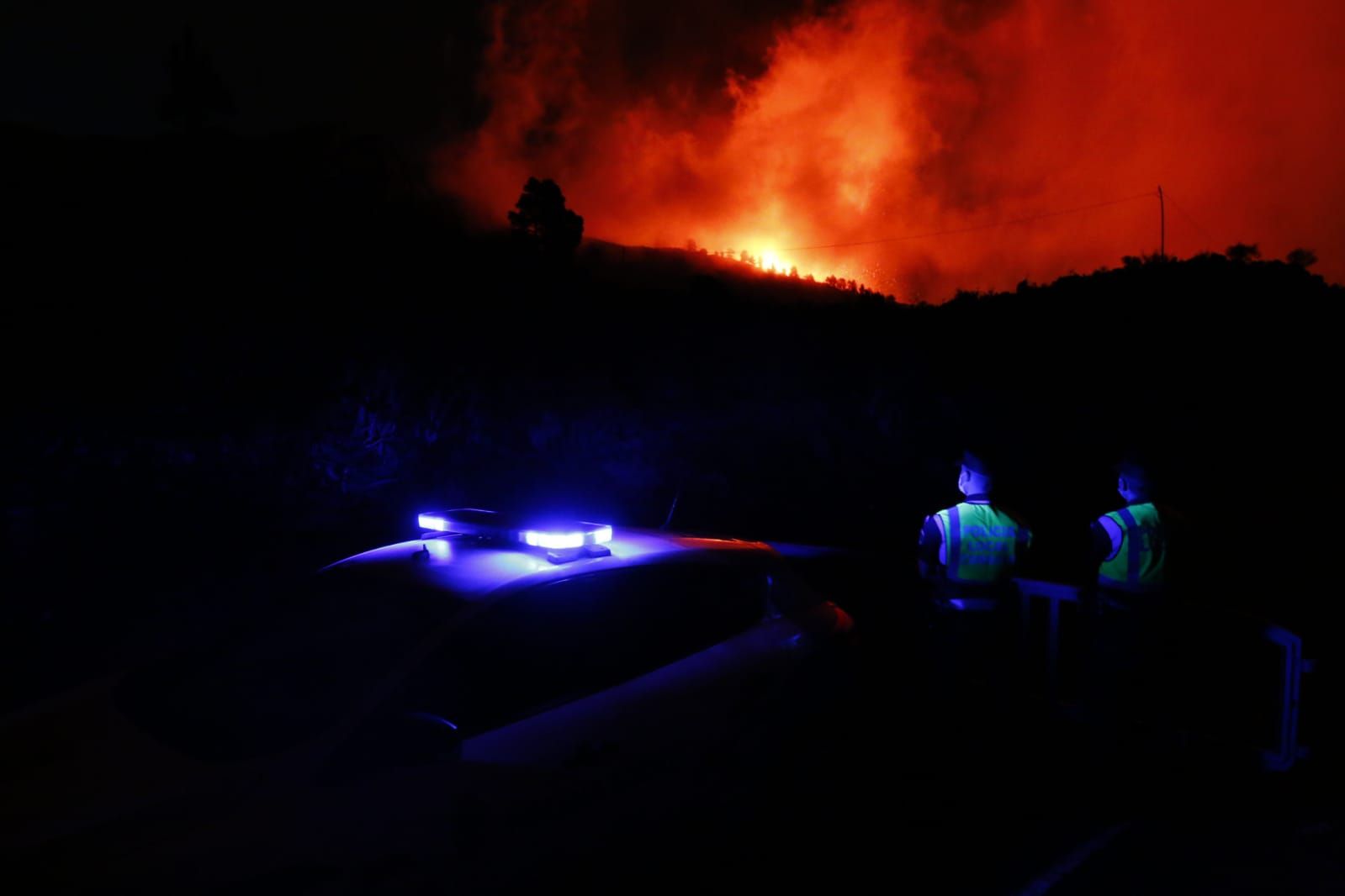 Erupción volcánica: la lava de noche