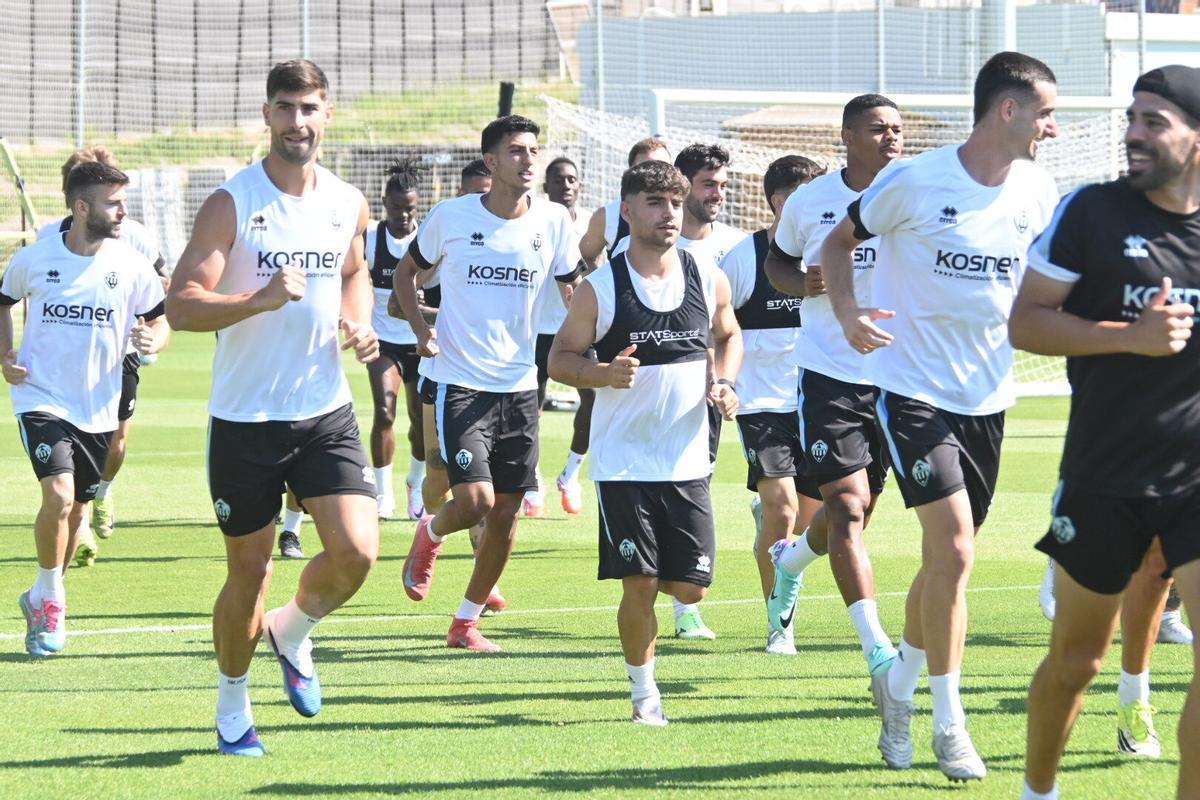 Entrenamiento de los 'orelluts', en la Ciudad Deportiva Globeenergy, antes del Castellón-Eibar