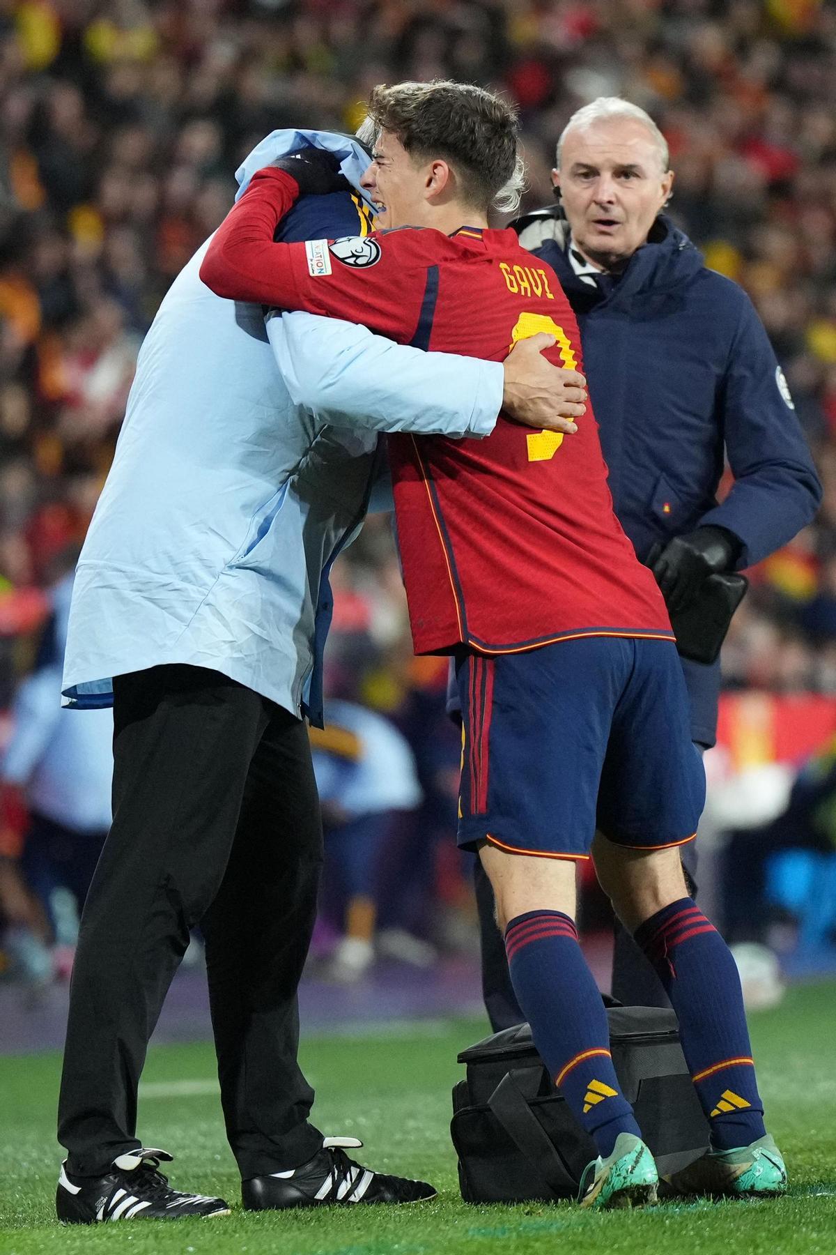 Lo que ningún culé quiere ver: Gavi, abatido tras su grave lesión en la rodilla