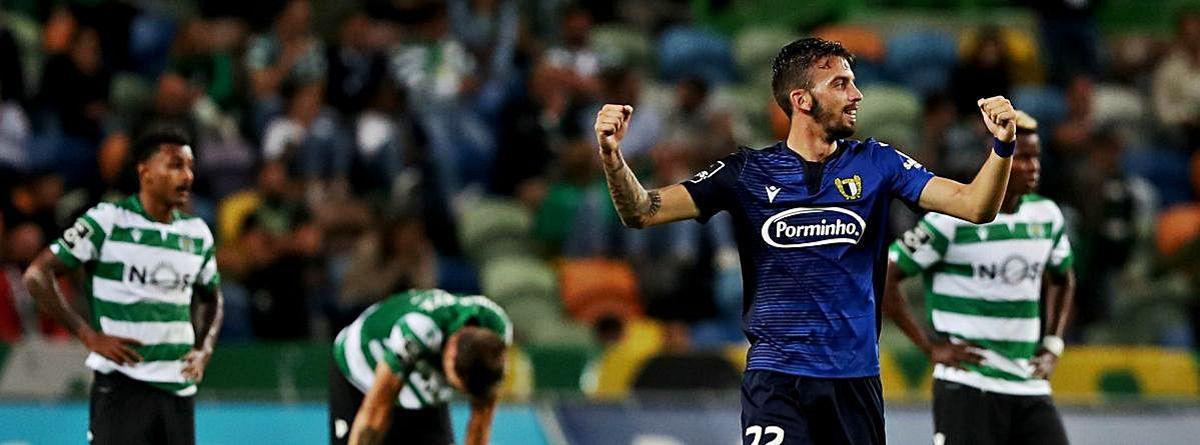 Álex Centelles durante el Sporting de Portugal - Famalicao
