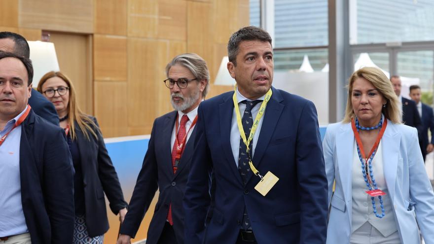 Así ha sido el fugaz paso de Carlos Mazón en el congreso del PP europeo en València