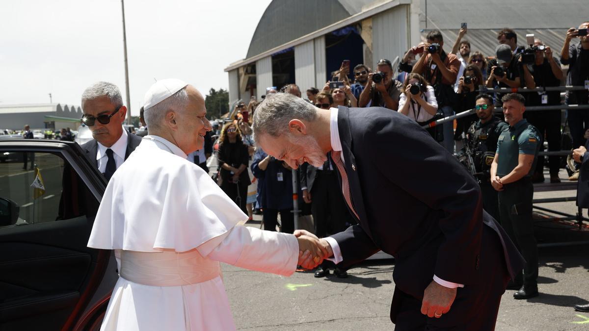 El Rey Felipe VI y el Papa León XIV durante la celebración de la ceremonia oficial de despedida.