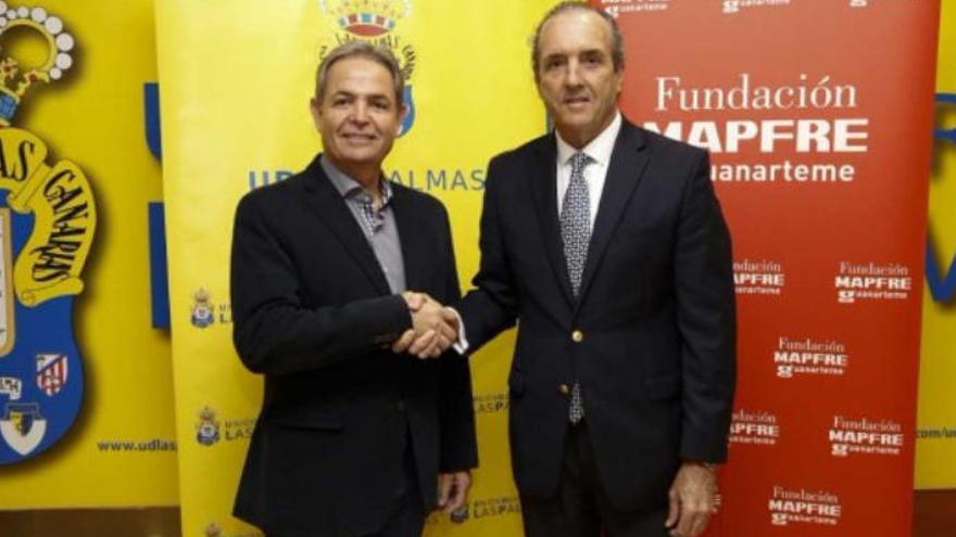 Nicolás Ortega, vicepresidente de la UD, y Alfredo Montes, patrono de la Fundación Mapfre Guanarteme.