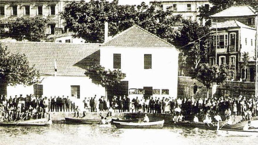 A Casa do Tesouro, na Moureira da Barca. Ao fondo, a torre do colexio Fröbel, na rúa Afonso XIII (fot. de comezos do séc. XX.