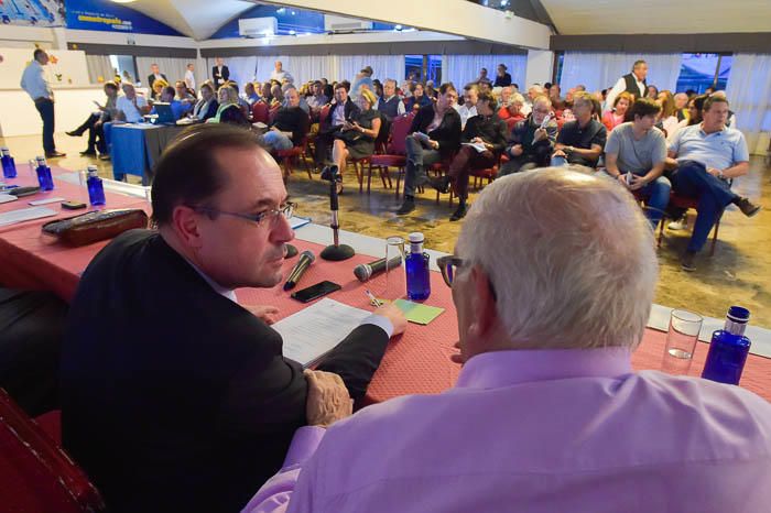 Asamblea en el Club de Natación Metropole